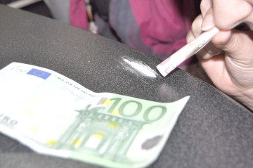 Prinşi cu droguri asupra lor în zonele Far şi Gară
